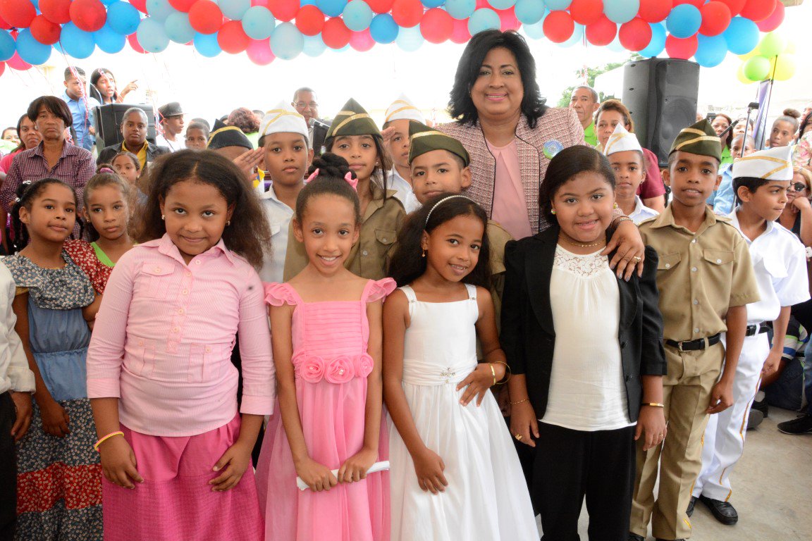 CristinaLizardo's tweet photo. Agradezco de corazón por la dedicación de esta VII Feria de Socialización de las Innovaciones Pedagógicas. https://t.co/fh6jJ8dEhw