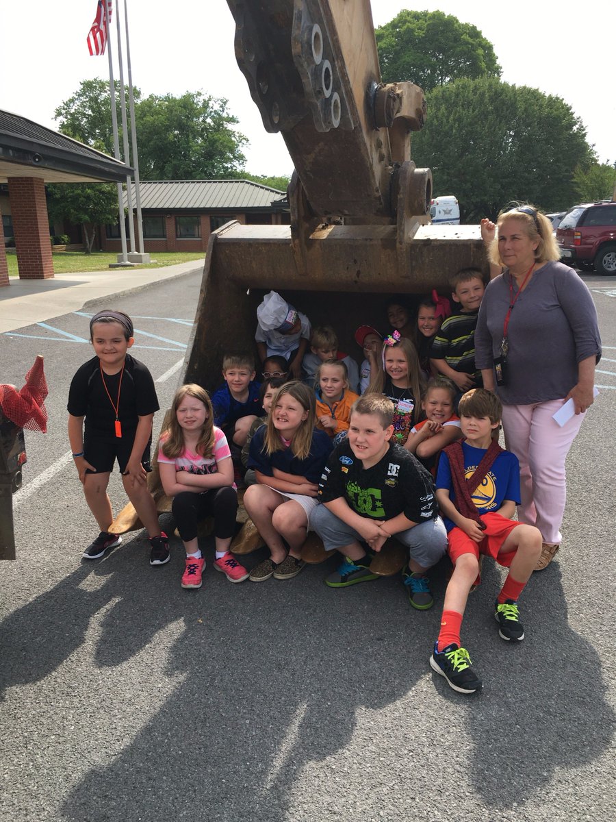 hunt_shaneka's tweet photo. More Career Day fun! https://t.co/AePFakLXug