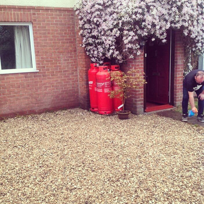 Nigels73's tweet image. 2 ton of gravel shifted after work, just wish I had got some beers in! #pooped  #gettingreadytomove