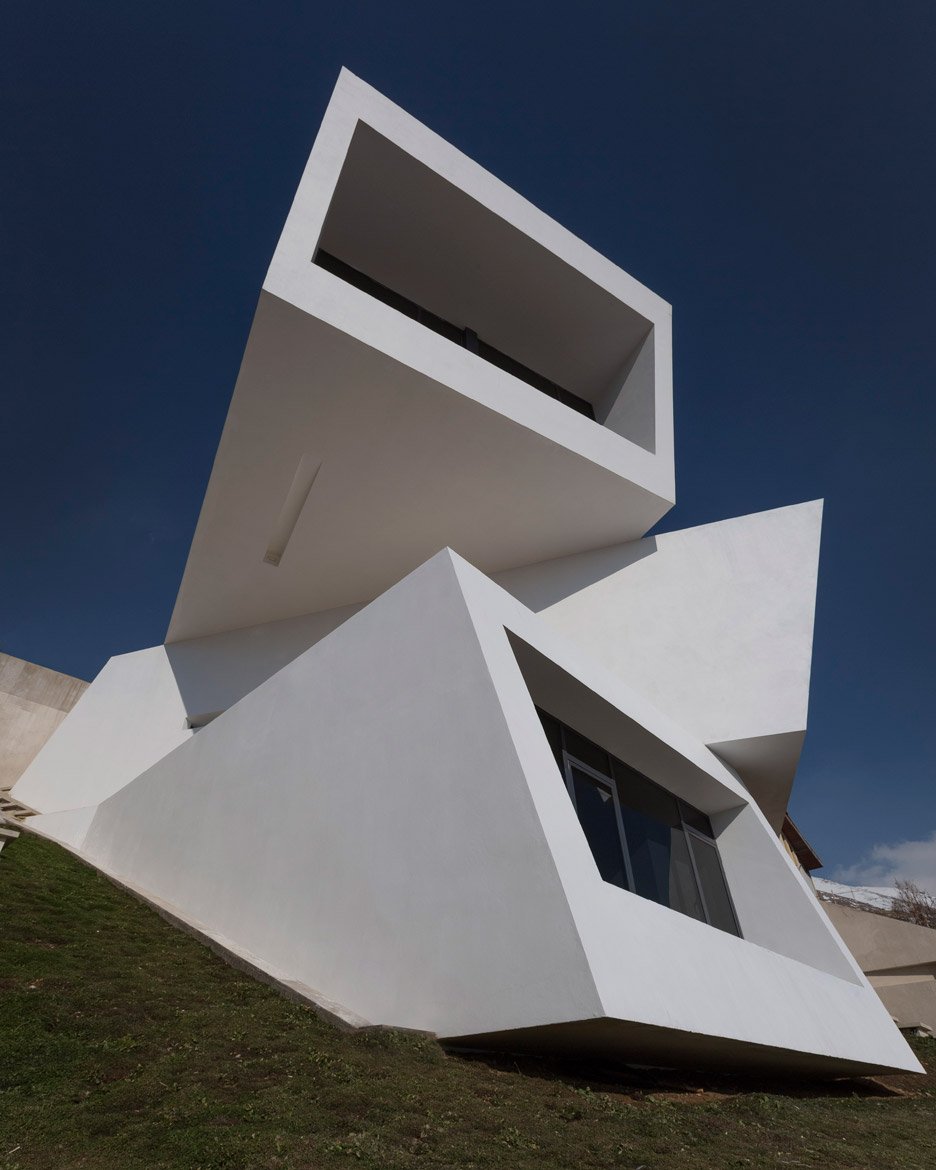 bidclerk's tweet photo. Iranian house by New Wave #Architecture is 3 stacked boxes https://t.co/euX1tlxbuc | @Dezeen https://t.co/U69cGQ49zV