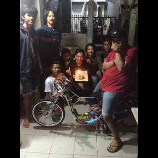 Dimsngrho's tweet photo. Teman , sahabat , saudara , keluarga kecil yang selalu ada saat susah dan senang ☺ thanks DEK's Racing Team https://t.co/pHwyCdbvdt
