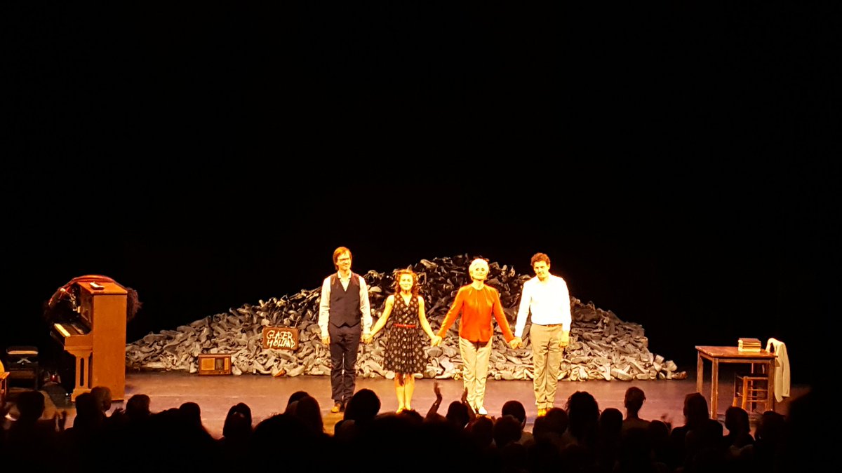 PatjavdK's tweet photo. #dansenmetdevijand gezien in @Theateradparade Wauw! Ontroerend goed. Echt prachtig😊 #paartraantjesgelaten https://t.co/VyoJbak6hX