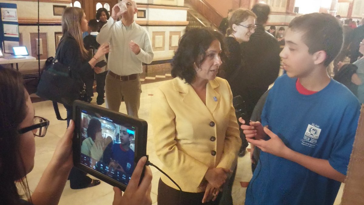 rmbtowner_tech's tweet image. Sharing the awesomeness of @TouchCastEdu w/ @RepHernandez. Thank you for your time. #tech16