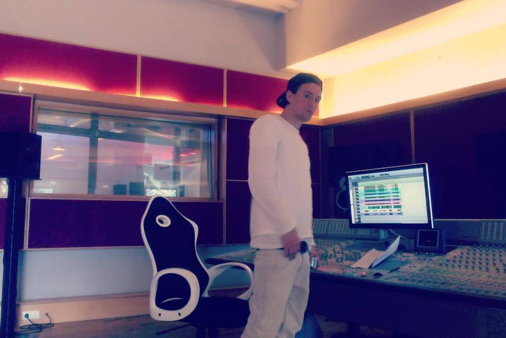 producerpassion's tweet photo. #studio #devilsproject #dennis #me #sickdns #greenwoodler #goes #hamburg #bavariankid #protools #avid #audioenginee… https://t.co/ePtfLX7HrQ