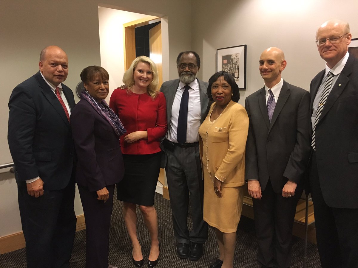 RosenJeffrey's tweet image. @ElizabethWydra w/ dream team of #secondfounding judges &amp;amp; scholars. Thanks to all for great @ConstitutionCtr event!