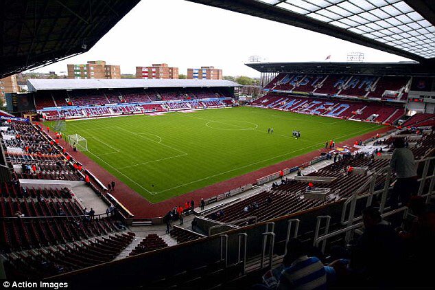 2010MisterChip's tweet photo. No ha sido un mal partido para cerrar 112 años de historia del mítico Boleyn Ground. Sólo estuve allí una vez. https://t.co/Bz8vfuRO1o