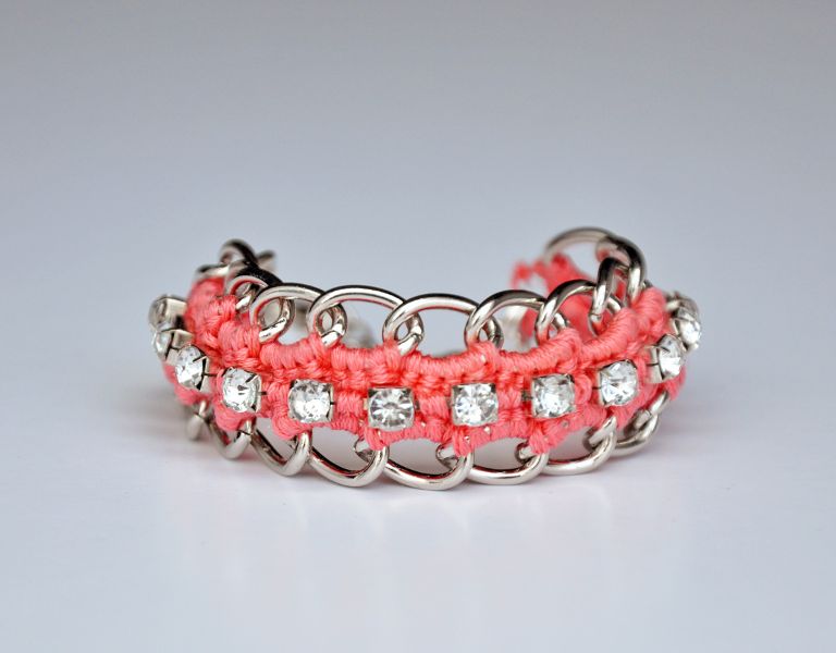 Chain &amp; crochet...a match made in #DIY heaven via <a href="/AgusYornet/">Agus Yornet</a>! guidecentr.al/create-a-croch…