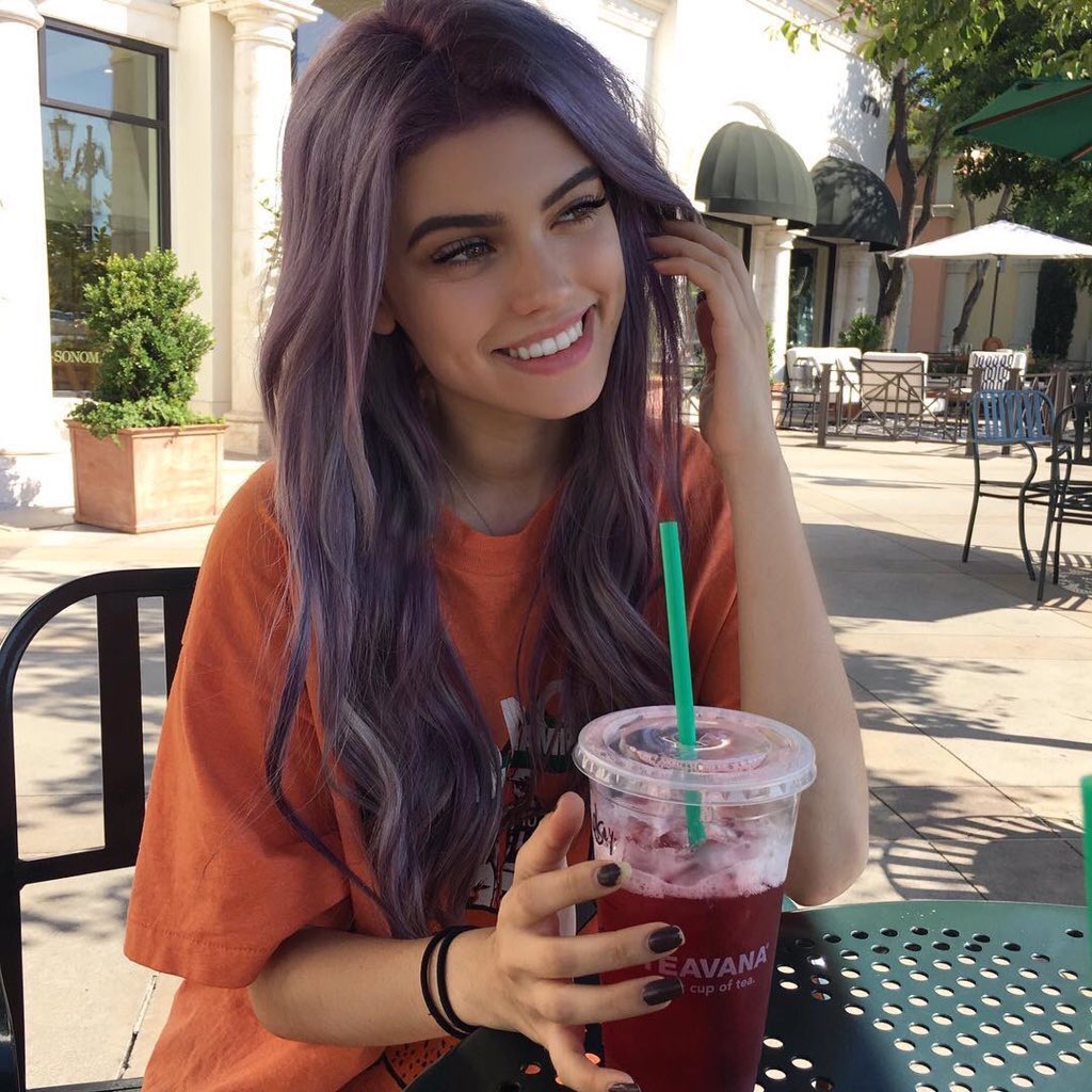 gfyelena's tweet photo. [ basil vc ] i'm convinced elena is a mermaid https://t.co/waW0fvh3hs