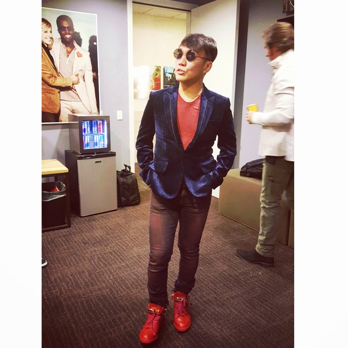 YulSession's tweet image. Ready for ELLEN  @TheEllenShow @OliverTolentino @arnelpineda #stylebyYul
