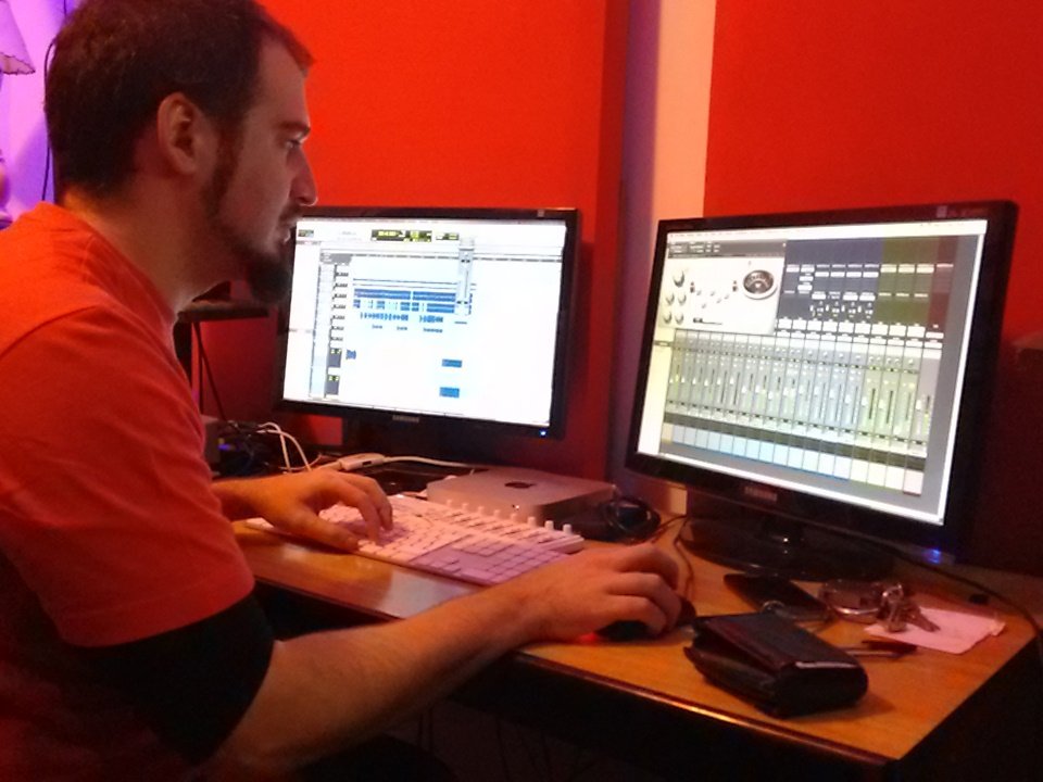 EstudiosDig's tweet image. En plena mezcla del hit "Los dueños de mi corazón" para el disco de Marcelo Romay!