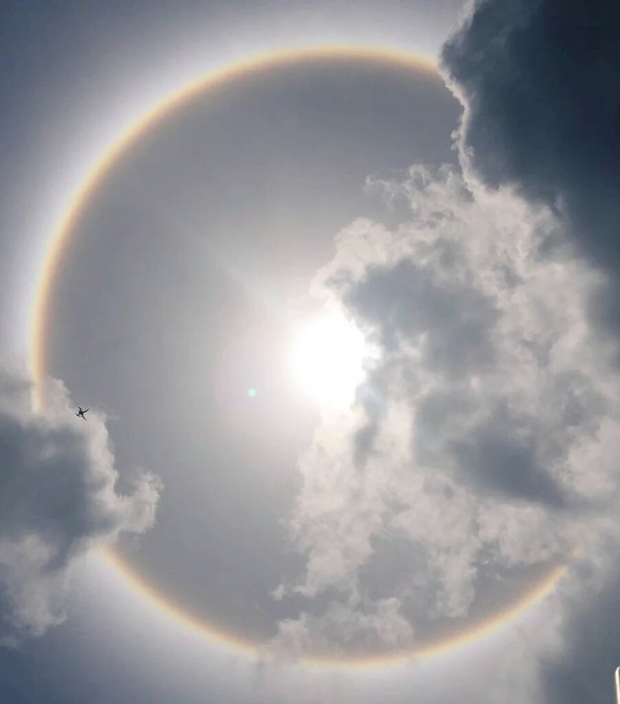 ServiciosJA's tweet photo. #Halosolar sobre Caracas 13:00 Hrs. PROTEGETE DEL SOL Usa #PapelAhumado 04264091438 #Nexfil #3M #Solardiamond https://t.co/szJ43EDzvt