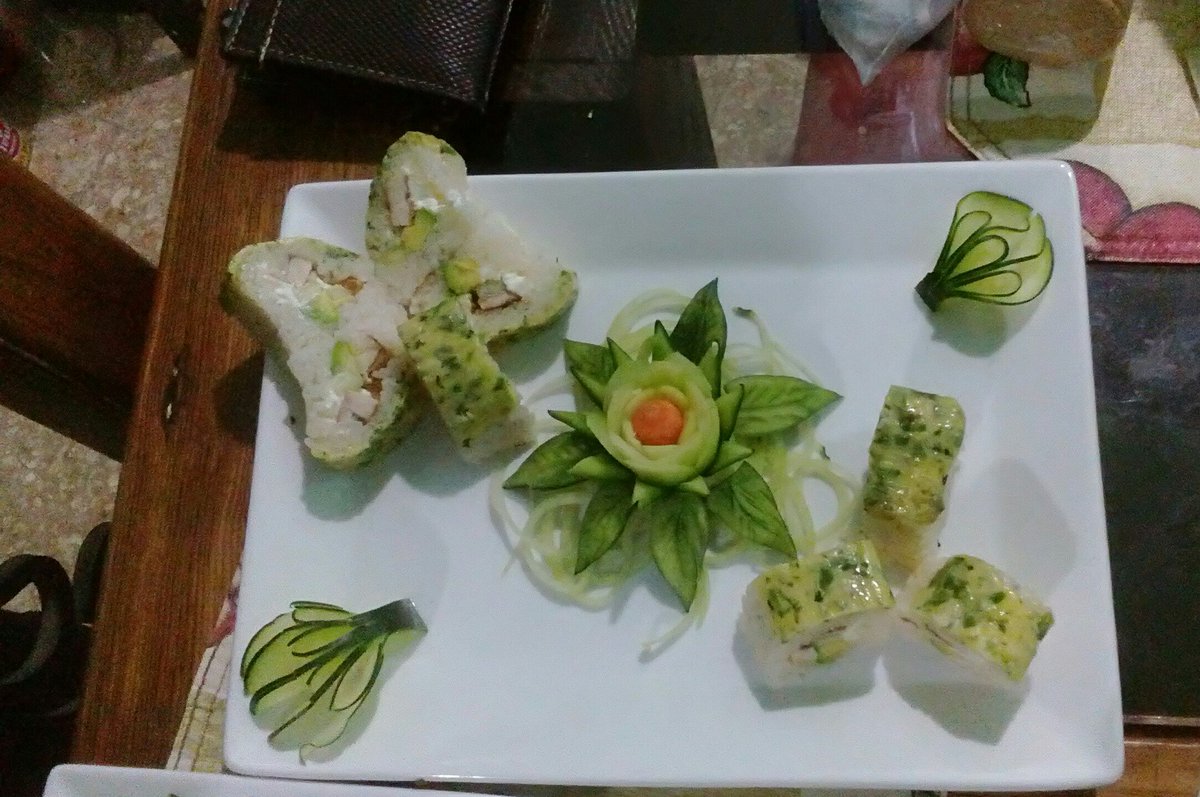 73073d50802d40a's tweet photo. Un buen sushi para festejar nuestro aniversario de boda jiji rico https://t.co/4DTmZWcDds
