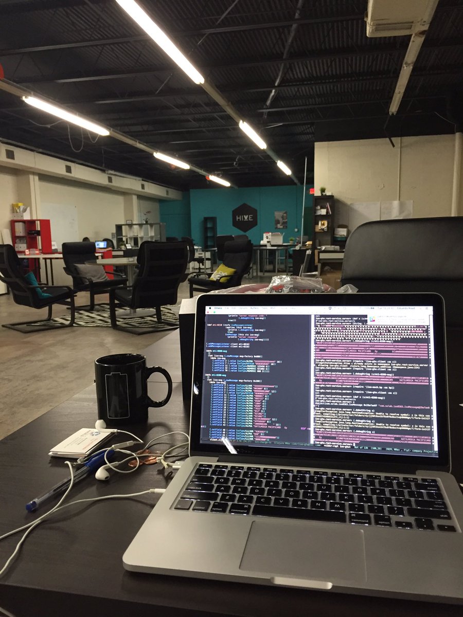 datilbits's tweet image. En este momento, hackeando APIs financieros en @venturehive