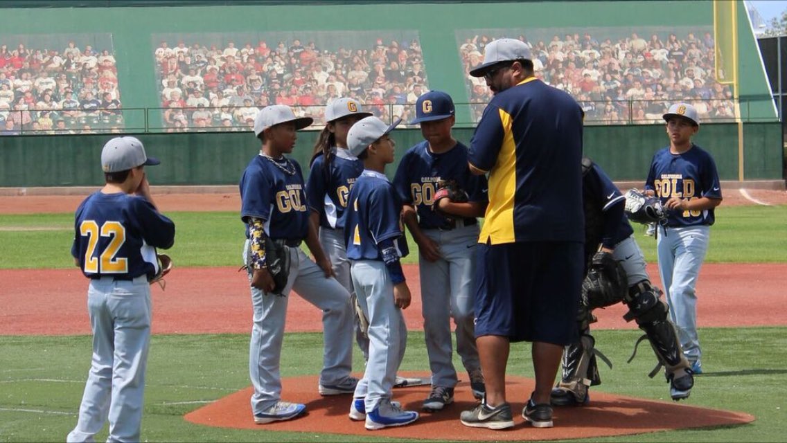 domdiv2178's tweet photo. Meeting at the mound https://t.co/dPnKvwih4s