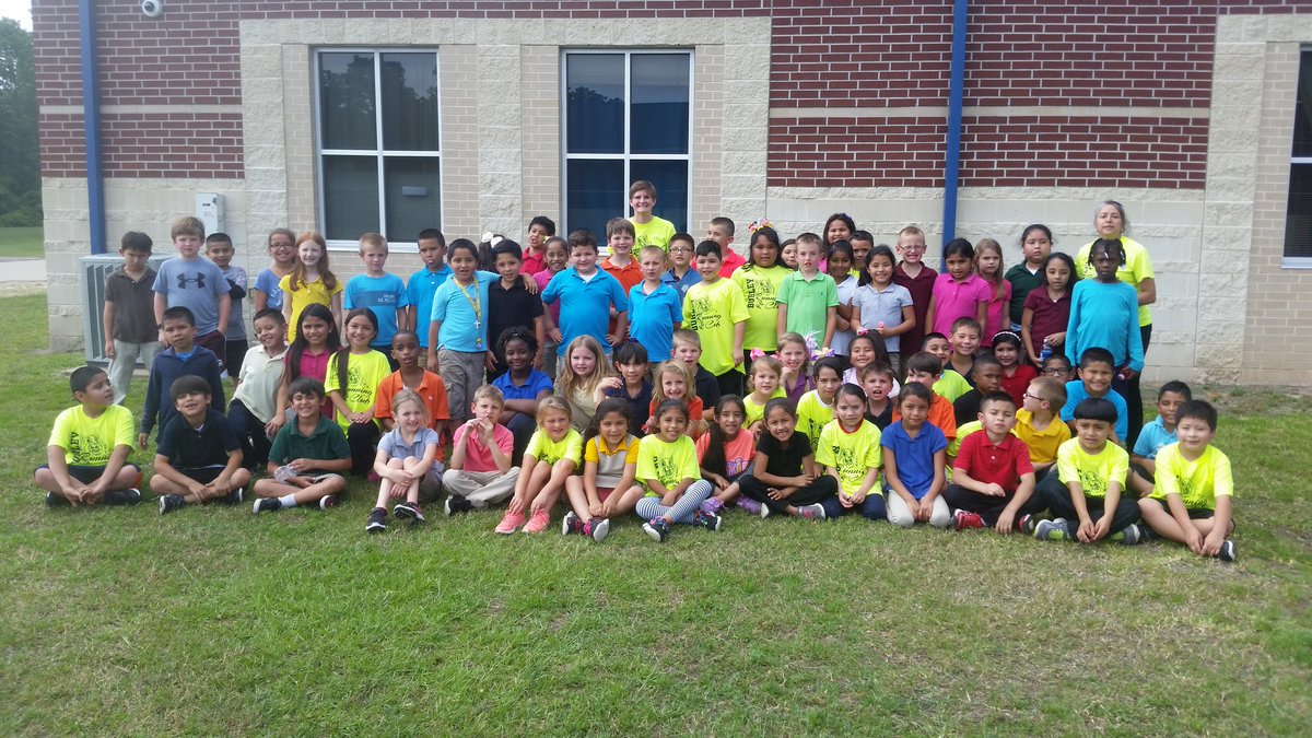 2015/2016 Burley Running Club! #Lufkinu <a href="/betsymijares/">Dr. Betsy Mijares</a> <a href="/jboyd_k/">Jerri K Boyd</a> <a href="/mvweibe/">Marcy Weibe</a>
