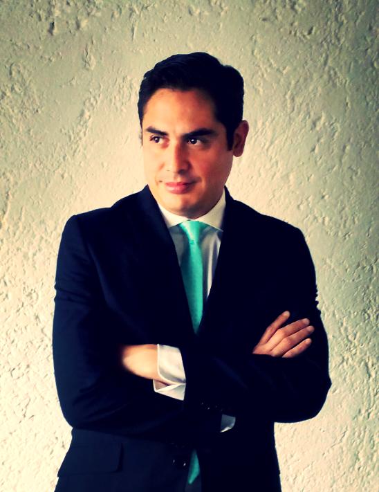 EvolveEC's tweet image. Convencimos a nuestro socio fundador @almuniverdz para abrir su cuenta, y puedan conocer el lado humano de la firma.