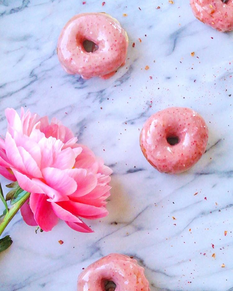 HandbagRaincoat's tweet photo. All about this combo: Strawberry + Rose Petal #Donuts. 🌸 // via @decotartalette #pinkspo https://t.co/cOHXSJIdWS