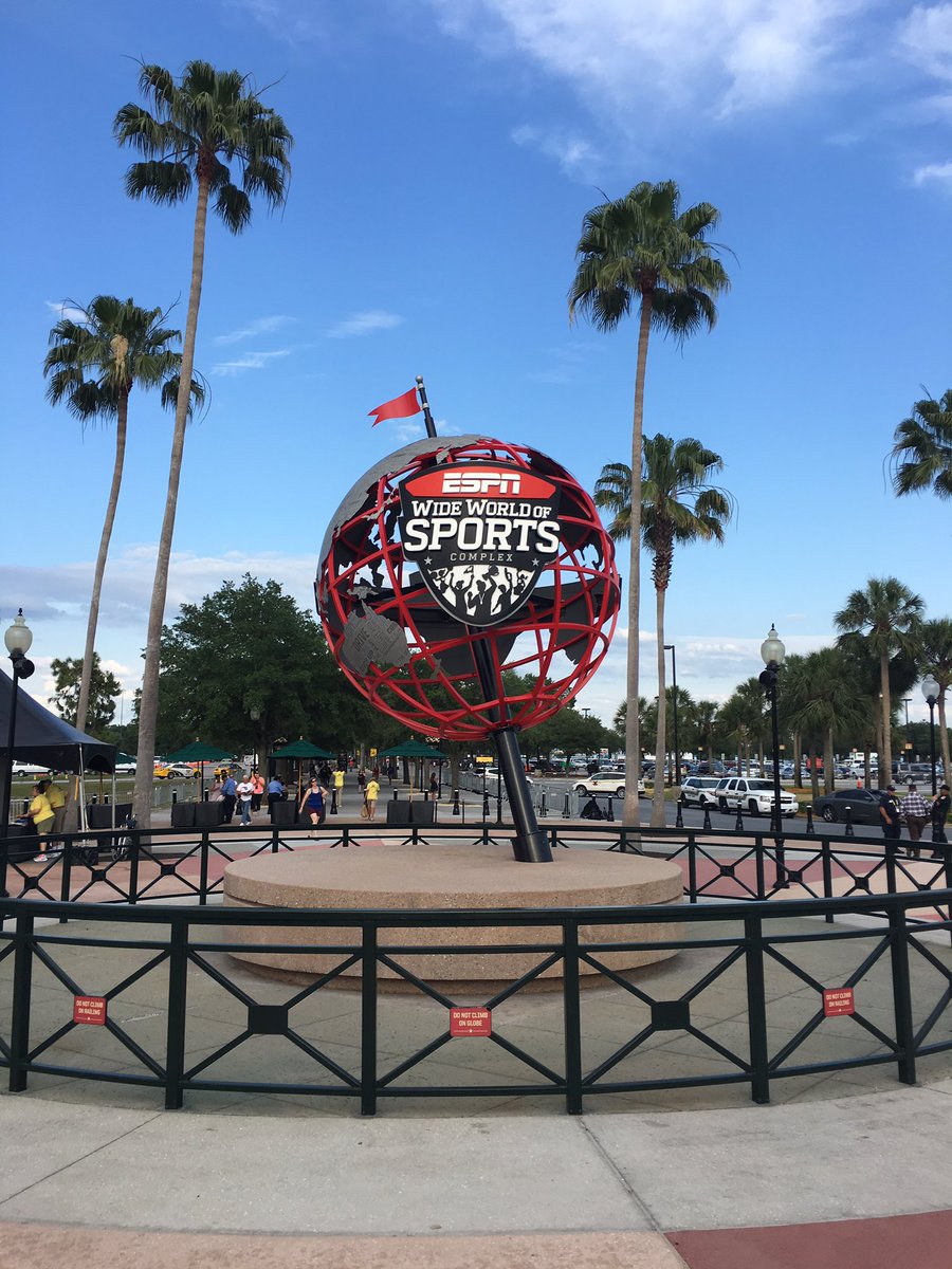 SportsValues's tweet photo. @ISPSGolf @HandaHaruhisa is proud sponsor of @WeAreInvictus &amp; prsnting medals w/ @IanThorpe #archery #WeAreInvictus https://t.co/w56vislUm5