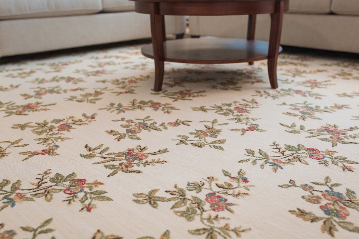 The sun is shining! Time to bring some Spring flowers inside with our Contessa pattern! #MadeintheUSA