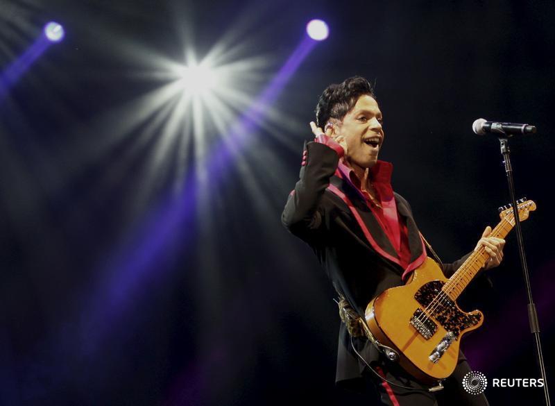 Reuters's tweet image. Colorado inmate files first claim of paternity in Prince's estate: reut.rs/1UQVmSF