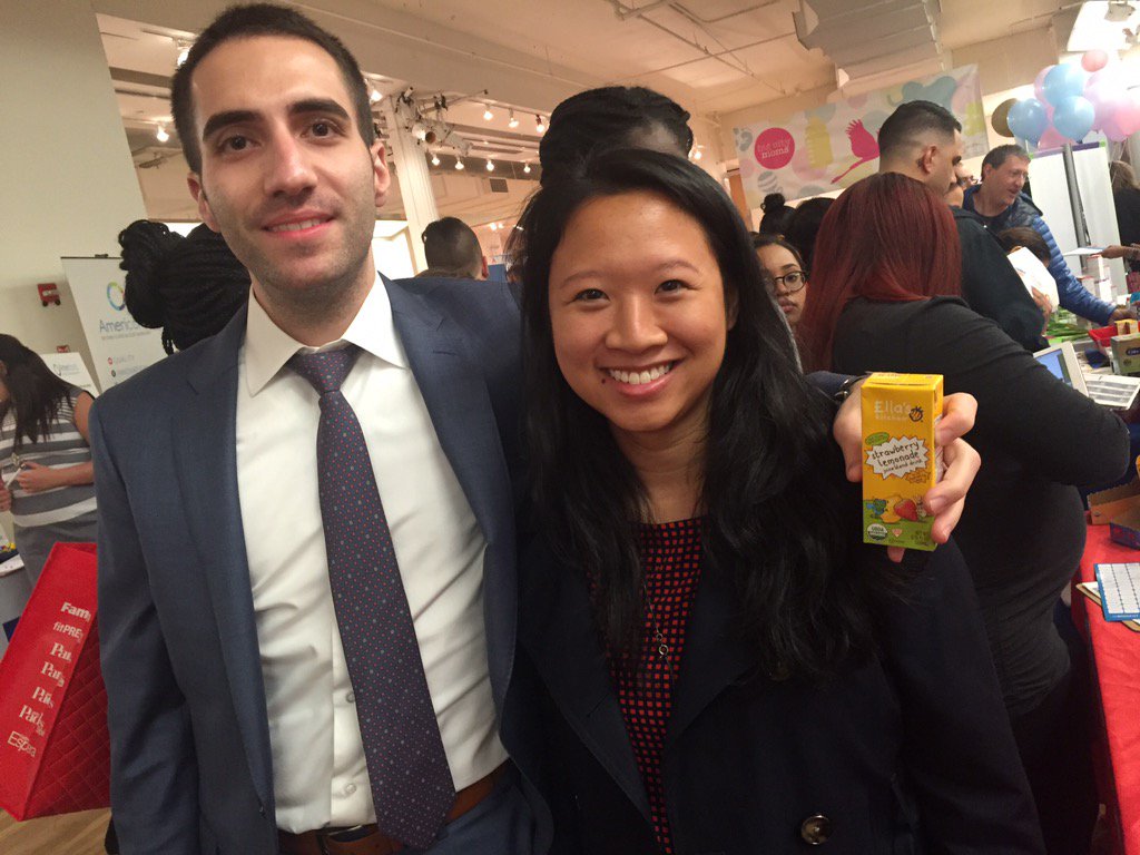 EllasKitchenUSA's tweet photo. We love seeing the whole family! Be sure to try our Strawberry Lemonade Juice Blend Drink @bigcitymoms!🍓🍋 https://t.co/ZY4ReePVDM