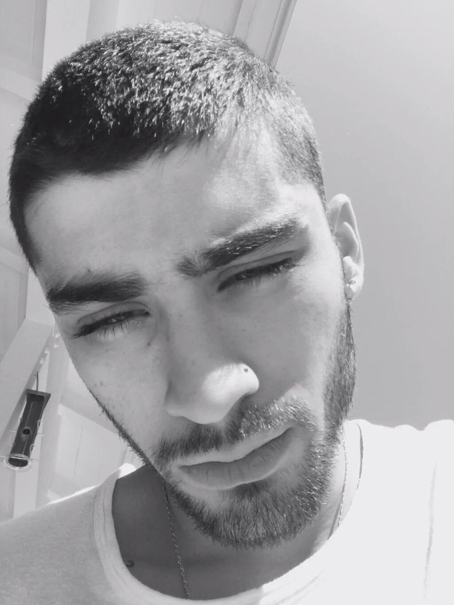 1DreamWork's tweet photo. Nueva foto de @zaynmalik publicada recientemente en su cuenta de Twitter 
-Tina Styles https://t.co/1ae3nTFfIJ