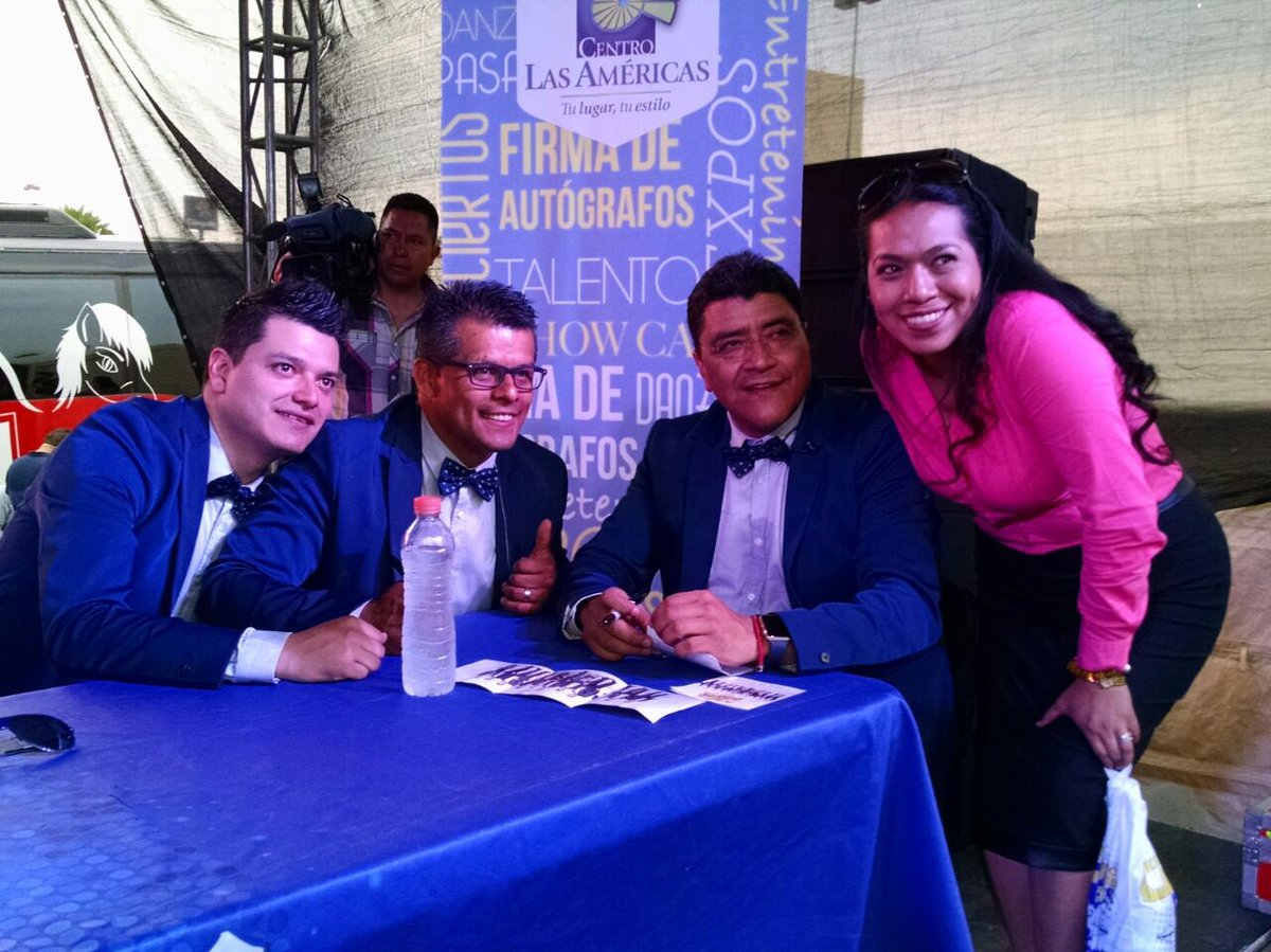 MixupTeam's tweet photo. Estamos con @aaronilusion en #Mixup Ecatepec en firma de autógrafos @UMusicMexico https://t.co/1kSaUlPwtf