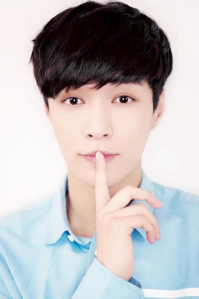 KL8810's tweet photo. [SCAN] YIXING for SE Weekly Magazine [cr: 小小小尼玛x]
https://t.co/afMbu2vohV
https://t.co/uDc4AKfHMn https://t.co/mNeWQSM5nU