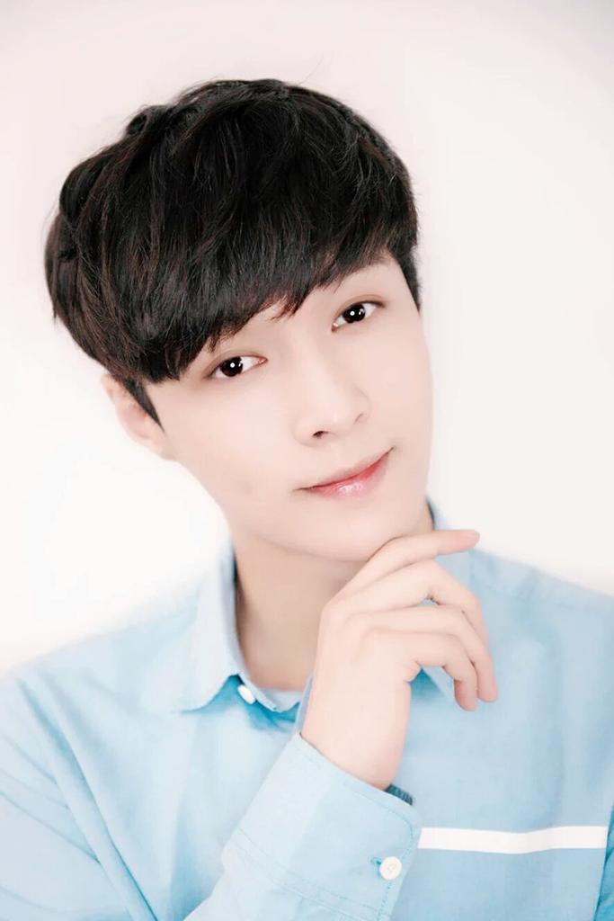 KL8810's tweet photo. [SCAN] YIXING for SE Weekly Magazine [cr: 小小小尼玛x]
https://t.co/afMbu2vohV
https://t.co/uDc4AKfHMn https://t.co/mNeWQSM5nU