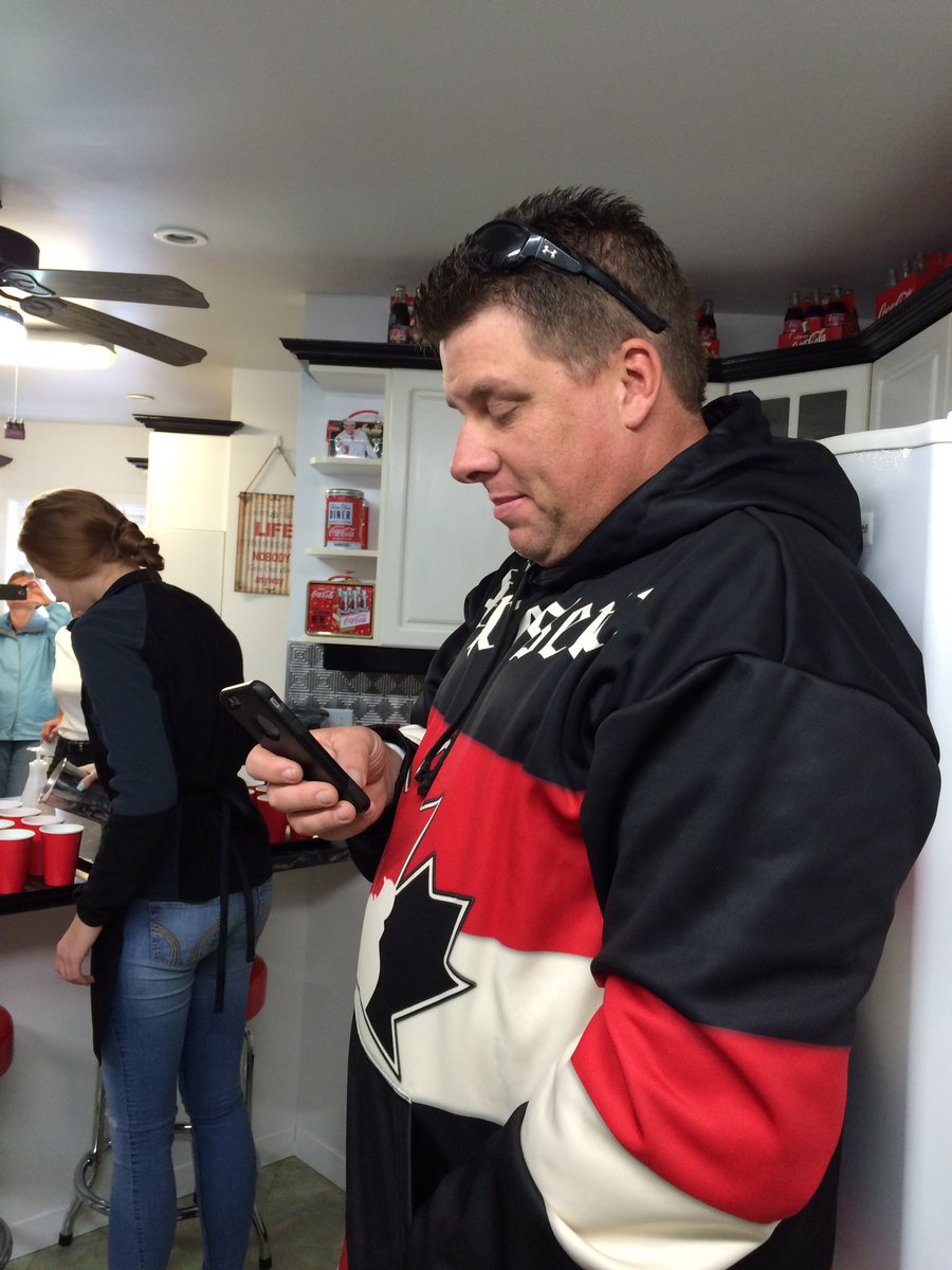 suereformer's tweet photo. Hey @BassinBiologist do you supply the fish for the #bigeric at @AndysDriveIn @TweetFolkTours #twtfolks https://t.co/asm5NsnLAx