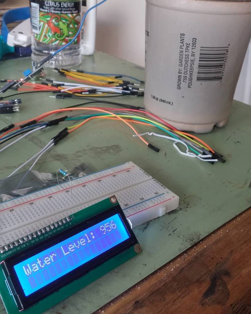 caudalfinIoT's tweet image. Measuring moisture content in soil in real time. #arduino #garduino #gardenscience #automation #progresspic by gabe…