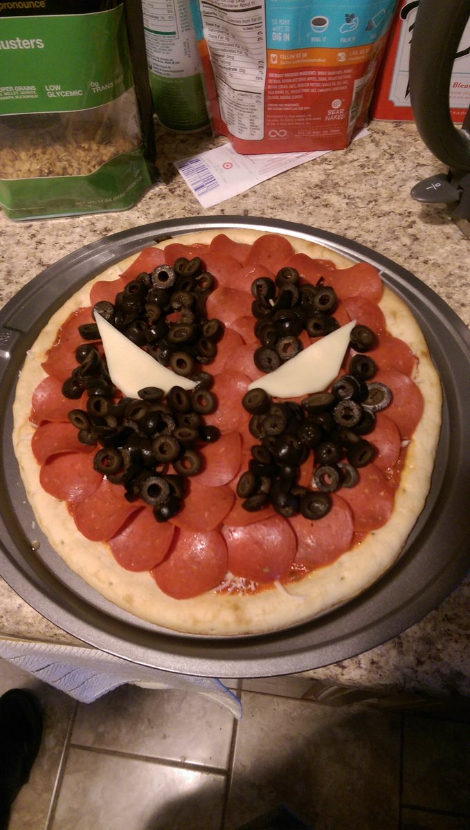 KillinPixels's tweet photo. My dinner is better than yours <3 #deadpoolpizza #DeadpoolAndChill https://t.co/UAunV9uPef