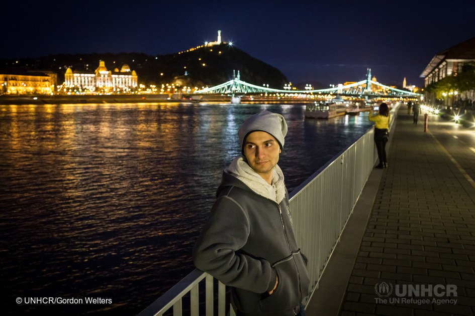 “When a huge bomb exploded right by our house, we knew it was time to leave” trib.al/wInoUHY #Syria