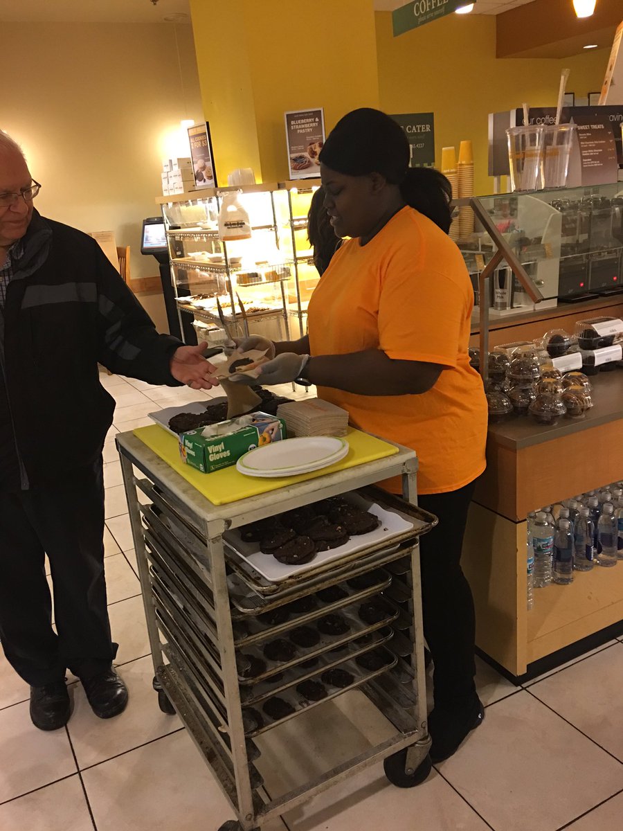 ABP108nState235's tweet photo. @Block37Shops @AbpSales        Need we say more !! 🍪🍪🍪🍪🍪🍪🍪🍪New recipe. Better taste.  Come and get your #freecookie https://t.co/XeAq5lZddd