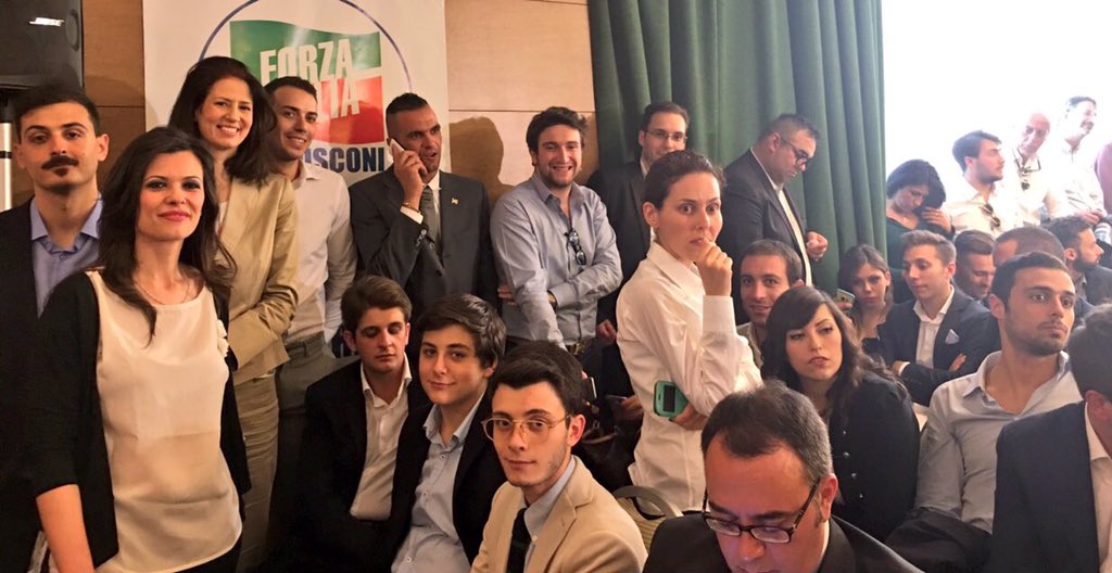 fi_giovani's tweet photo. #NonCiFermiamoMai #Amministrative2016 qui #Roma #numeri #impegno #entusiasmo X PresSilvioBerlusconi @AngieCalabria https://t.co/hvSKLIoZoK