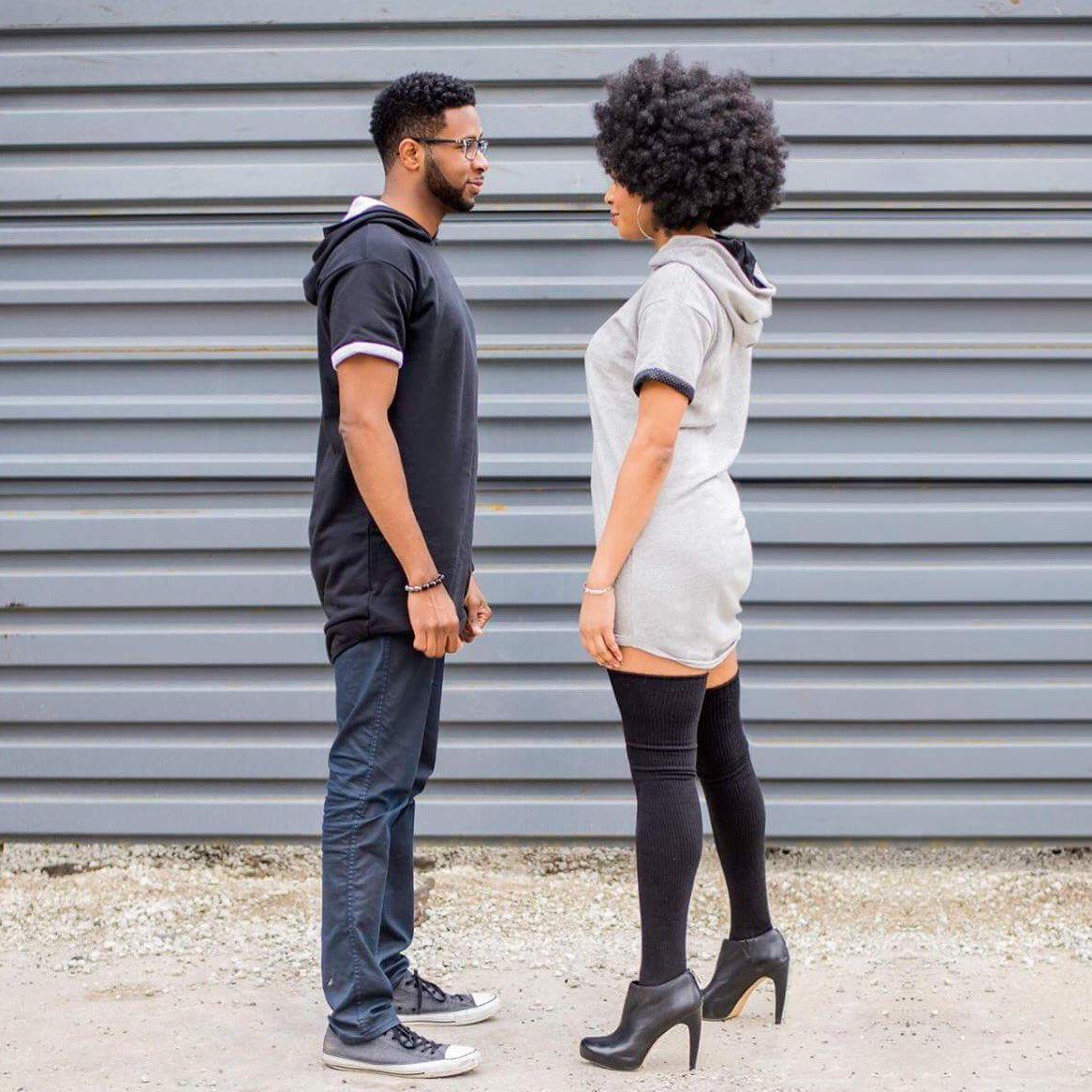 TALLDistrict's tweet photo. When he's taller than you and let's you rock your #natural hair. #tallgirltwitter #naturalhair #talldistrict https://t.co/MuHK4sRMJh