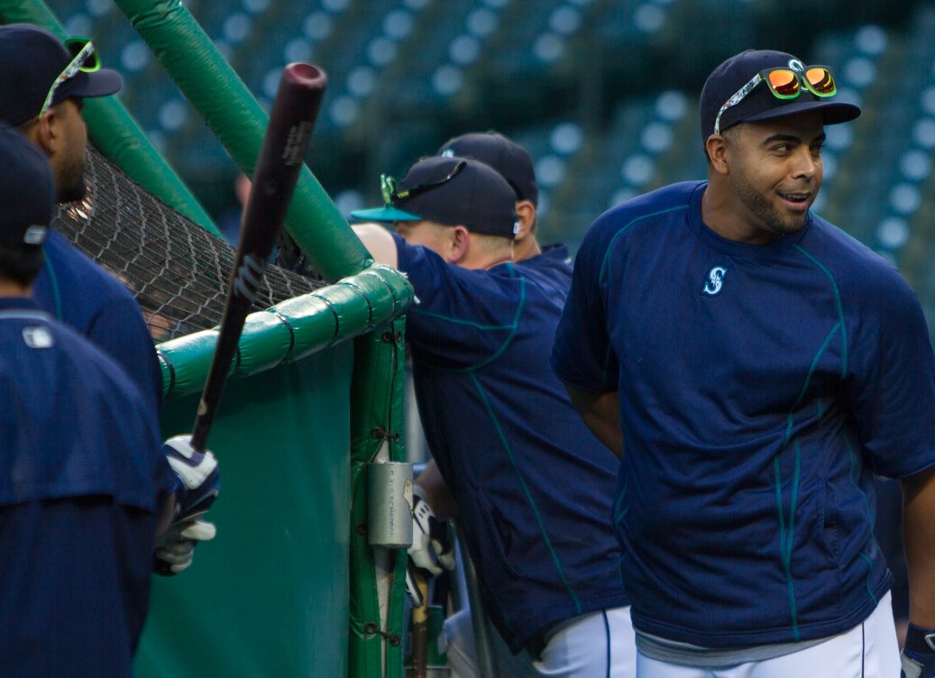 Dae-Ho Lee, international trendsetter, got everyone sunglasses. And they're spectacular. 😎😎😎😎
