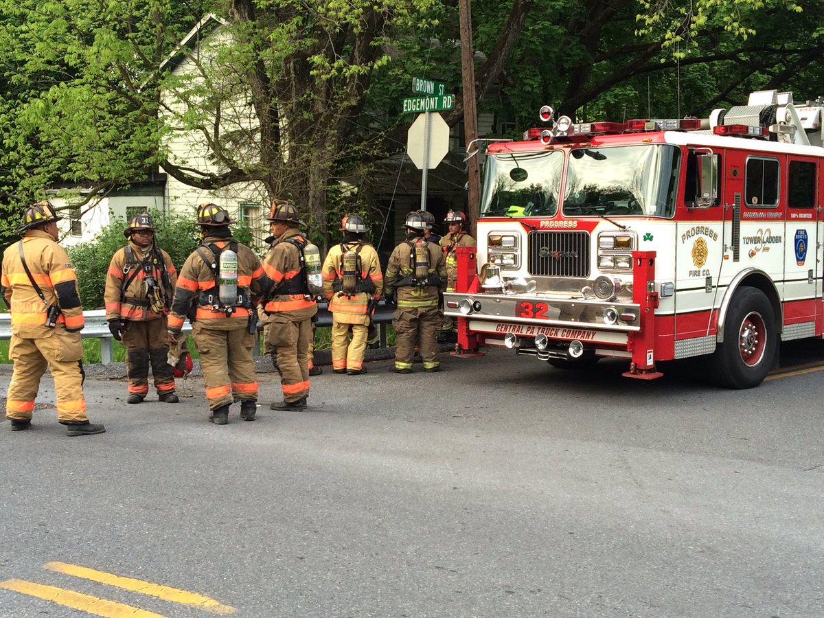 ProgressFire32's tweet image. Members from Progress and Edgemont out together training at an acquired structure! #Progressfire #edgemontfire