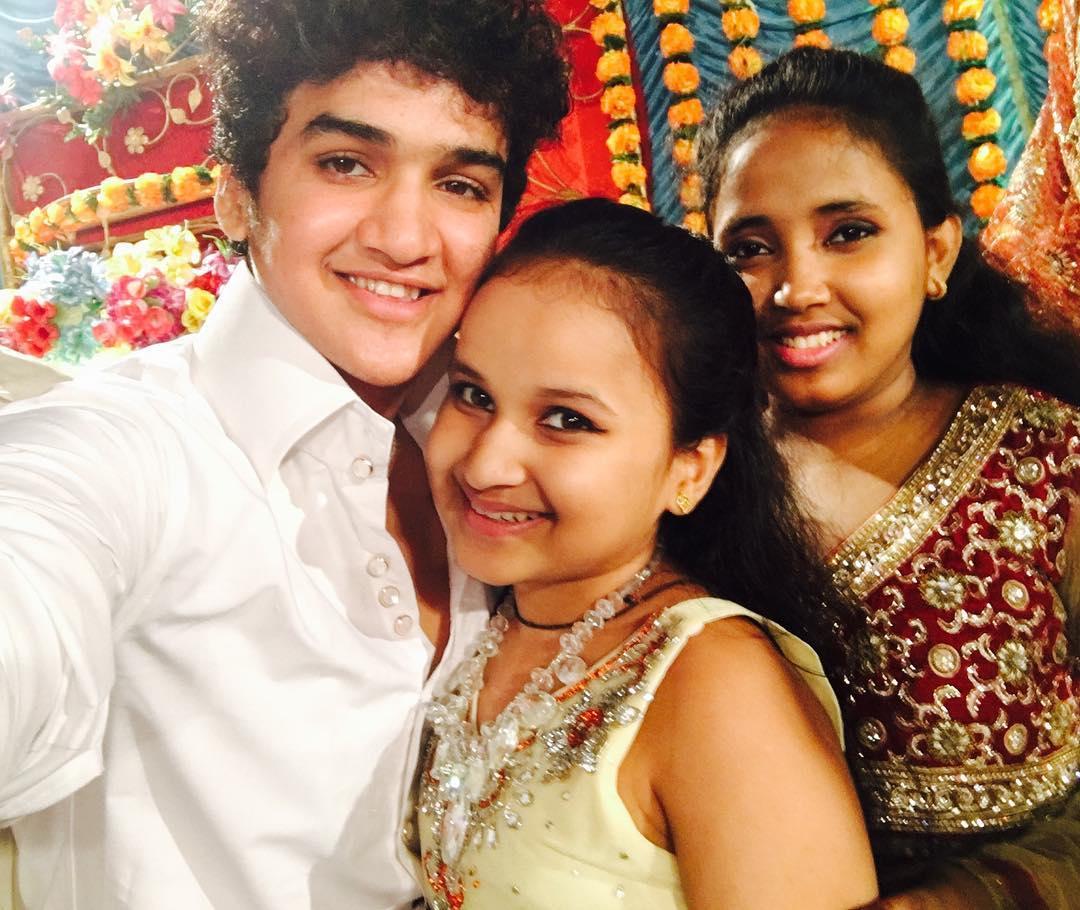 OfficialFaisalk's tweet photo. Meri pyaari behne 😘😘 love you babies https://t.co/QKQyuYHIpv