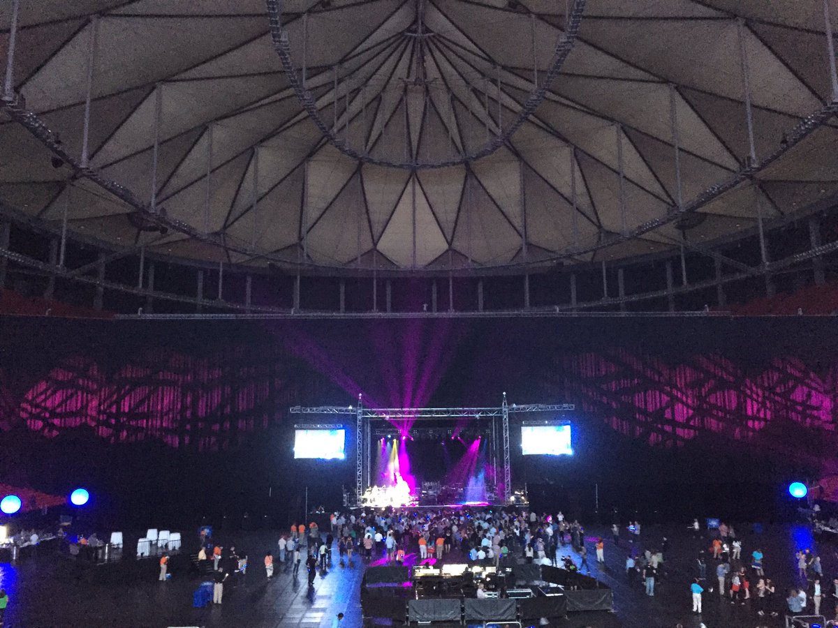 fpaponsfdc's tweet photo. #CNX16 @SalesforceFR Stevie Wonder soon on stage! https://t.co/E2YtV114Xy