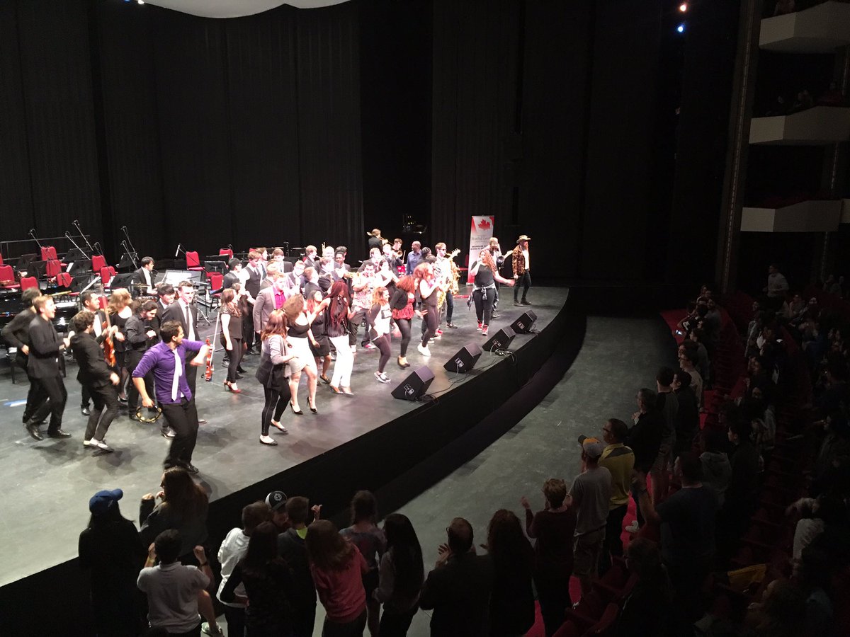 HumberMusic's tweet image. Grand finale of The Humber Experience! The crowd is on their feet! #HumberMusicLive #MFC2016 @musicfestcanada