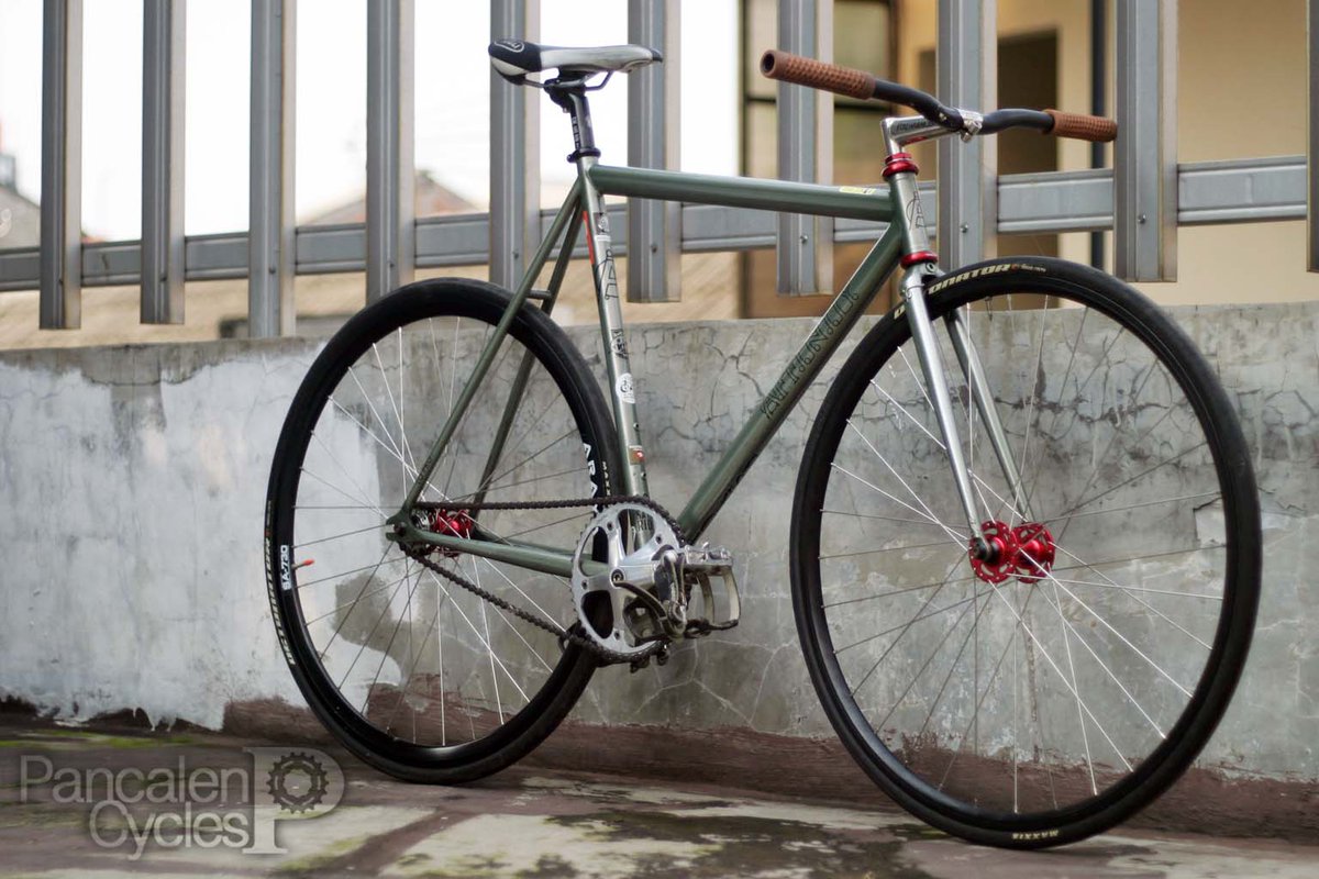 a pursuit bike for an urban environment. an urban pursuit, if you must.

pancalencycles.blogspot.co.id/2016/05/urban-…