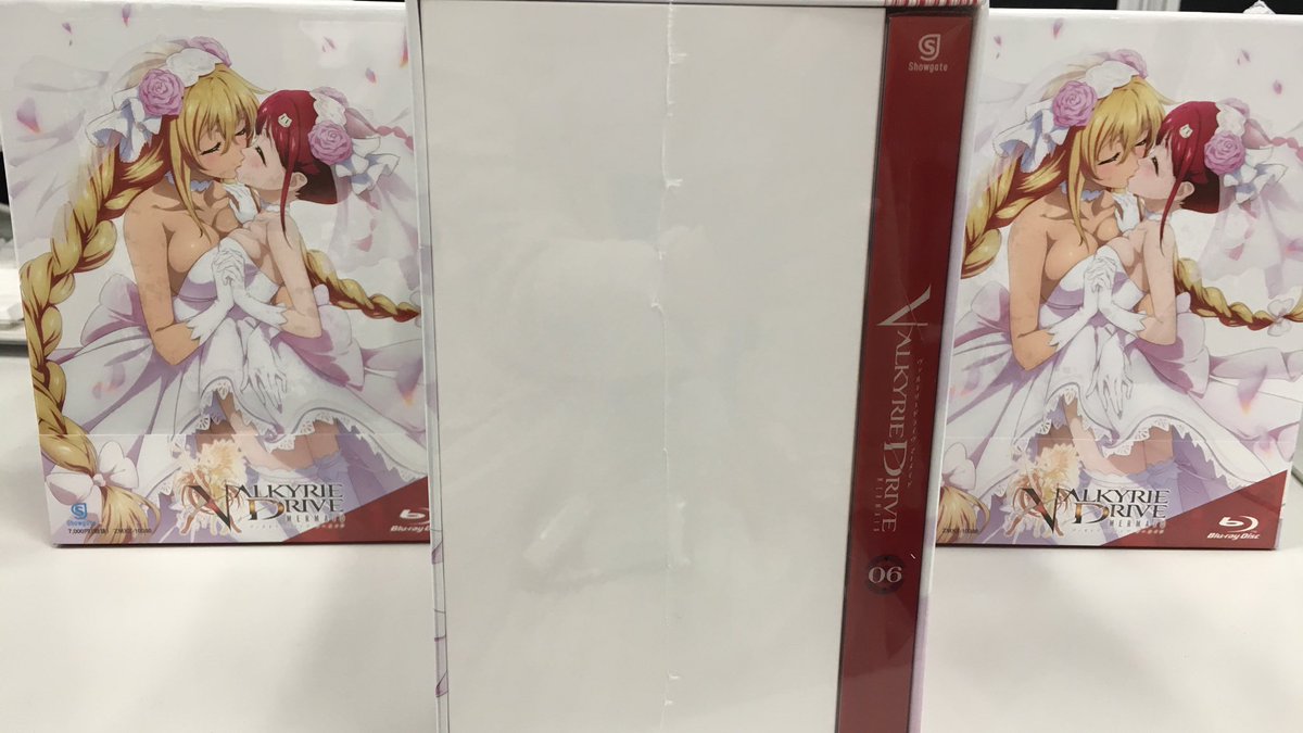 valkyriedrive's tweet image. ヴァルキリードライブの最終巻のサンプルが到着しました。特別イラストのスペシャルBOX仕様です。 是非全巻収めてくださいね。 #vdproject