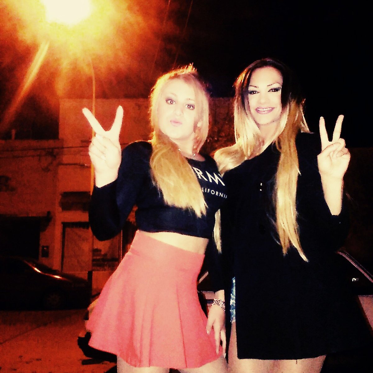 vikibuzzo's tweet image. Del finde