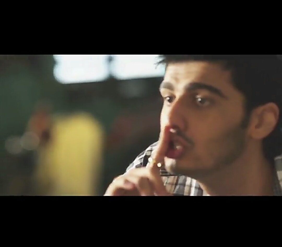 ArjunKapoorCafe's tweet photo. The range of emotions he exhibits on his first day of work define the kind of versatile actor he has become today😁 https://t.co/L9sE515cGo