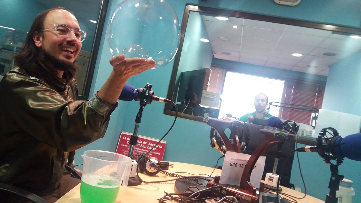 diverclubfm's tweet photo. En directo en #Diverclub con Aki Farinovski de #bubblefactory 100%burbujas este sabado a las 12h en @teatrolara :) https://t.co/4ENvhVKiIP