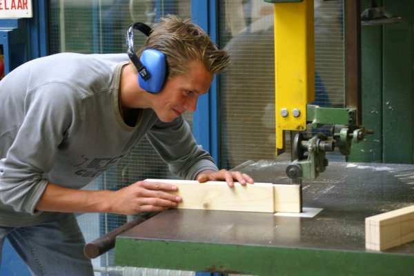 Houtbewerken: een doe-studie waarmee je later makkelijk een baan vindt! tinyurl.com/hmdwktg #ESPEQ #houtdatwerkt