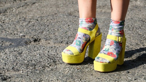 LoveShoeCall's tweet photo. #Fashionista brings you the ultimate guide ‘#Socks and #Sandals: How-To Guide’: https://t.co/yQibKa2u5M https://t.co/fa5YgEn3e2