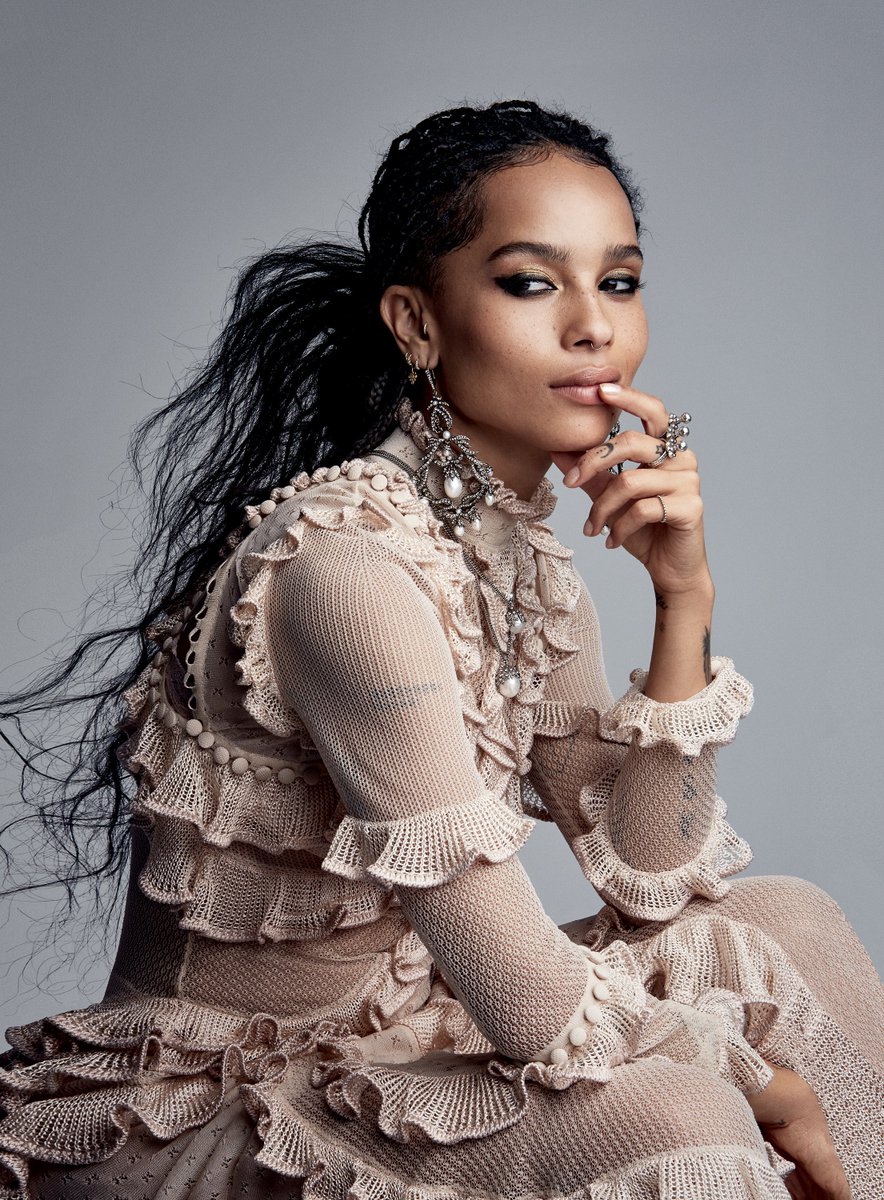 voguemagazine's tweet photo. 5 fresh ideas for putting up your hair this season: https://t.co/wkaD8mnrcw https://t.co/5QPJjNzar7