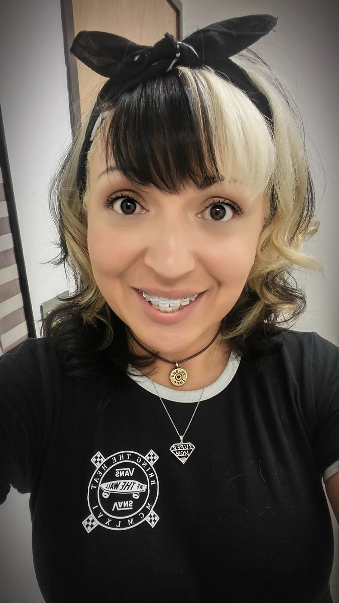 nakitascissors's tweet photo. My bandana makes me look like I have bunny ears! https://t.co/6BmKfE8GMe